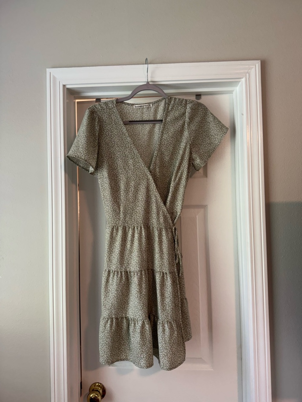 Abercrombie Light Green Floral Wrap Tiered Mini Dress | Size Medium | EUC